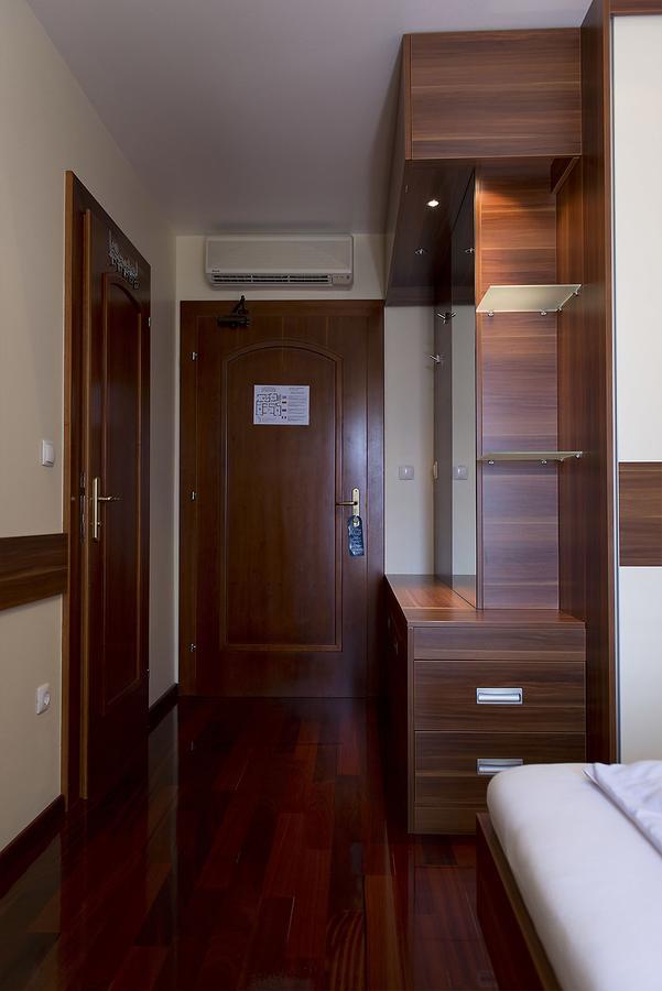 Pansion Maestral Hotel Novi Vinodolski Buitenkant foto