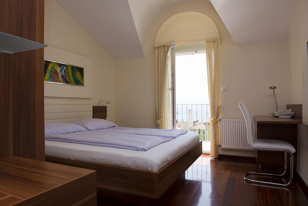 Pansion Maestral Hotel Novi Vinodolski Buitenkant foto