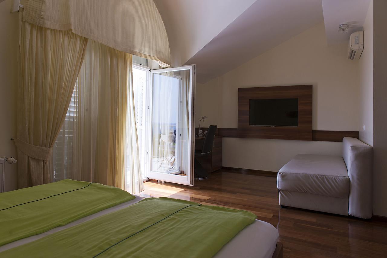 Pansion Maestral Hotel Novi Vinodolski Buitenkant foto