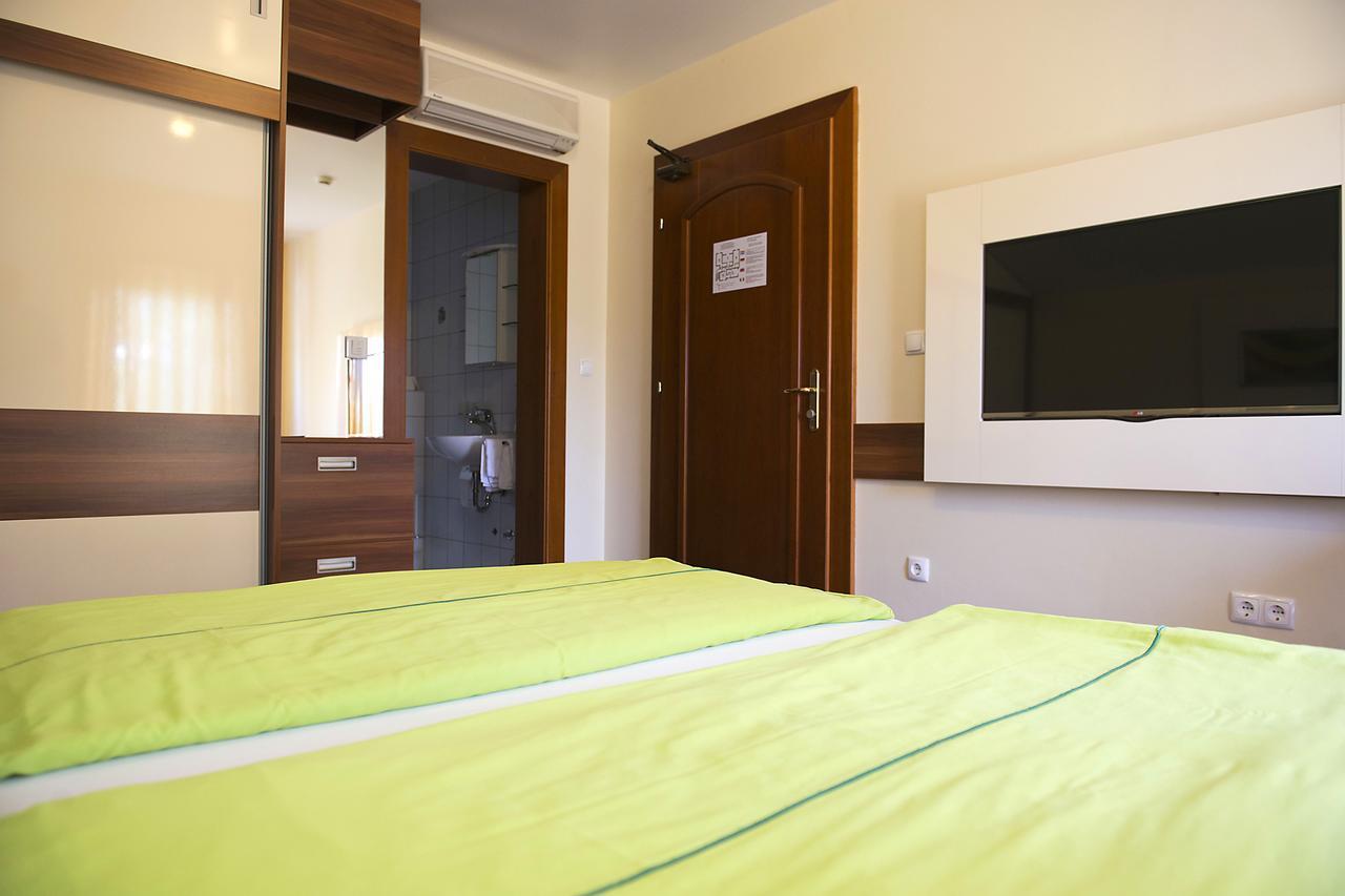 Pansion Maestral Hotel Novi Vinodolski Buitenkant foto