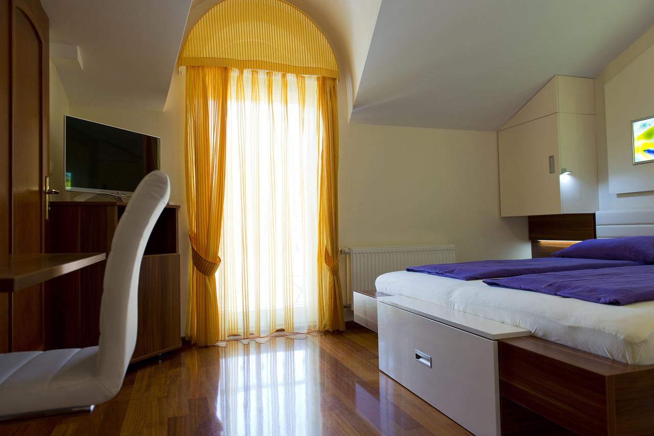 Pansion Maestral Hotel Novi Vinodolski Buitenkant foto