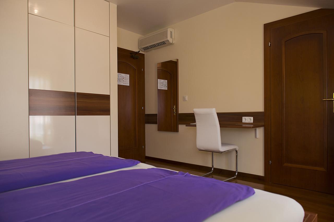 Pansion Maestral Hotel Novi Vinodolski Buitenkant foto