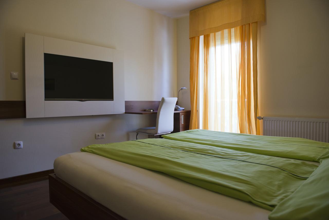 Pansion Maestral Hotel Novi Vinodolski Buitenkant foto